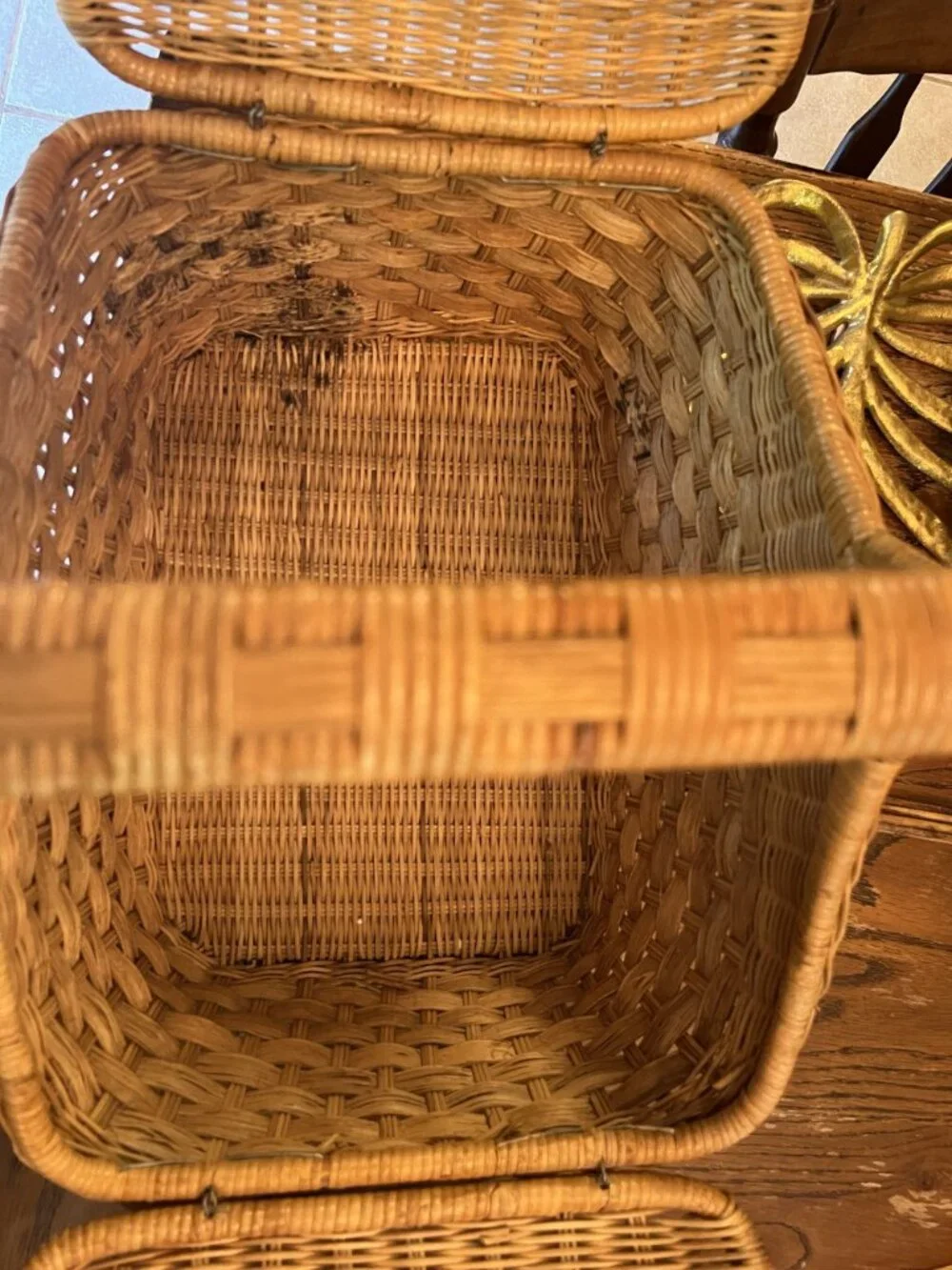 Wicker Picnic Basket Dual Hinged Lid and carrying handle Vintage